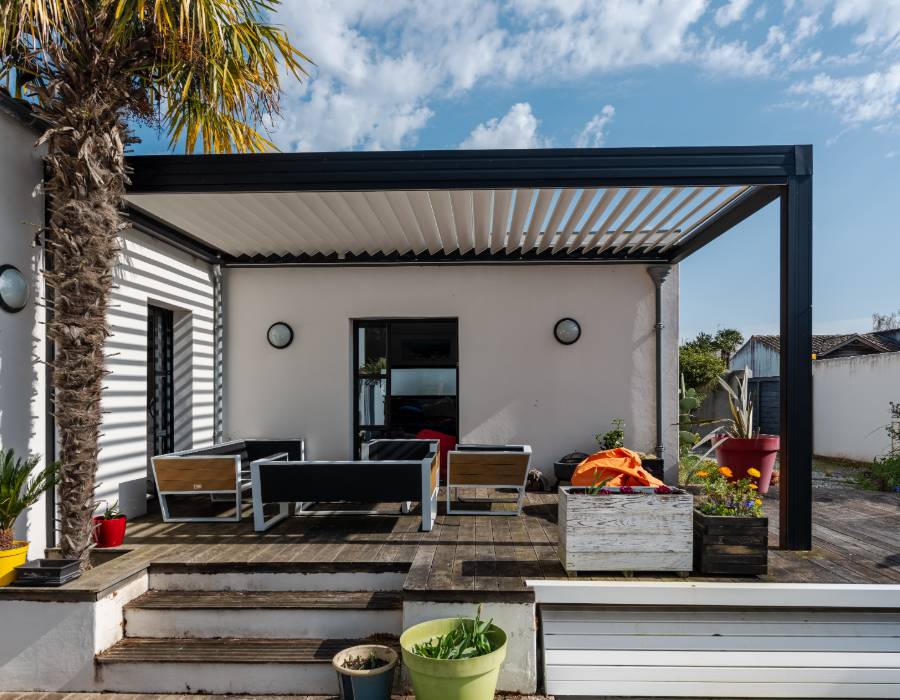 PJM 23 Menuiserie | Fabrication et installation de pergola sur mesure à Guéret : un accompagnement complet